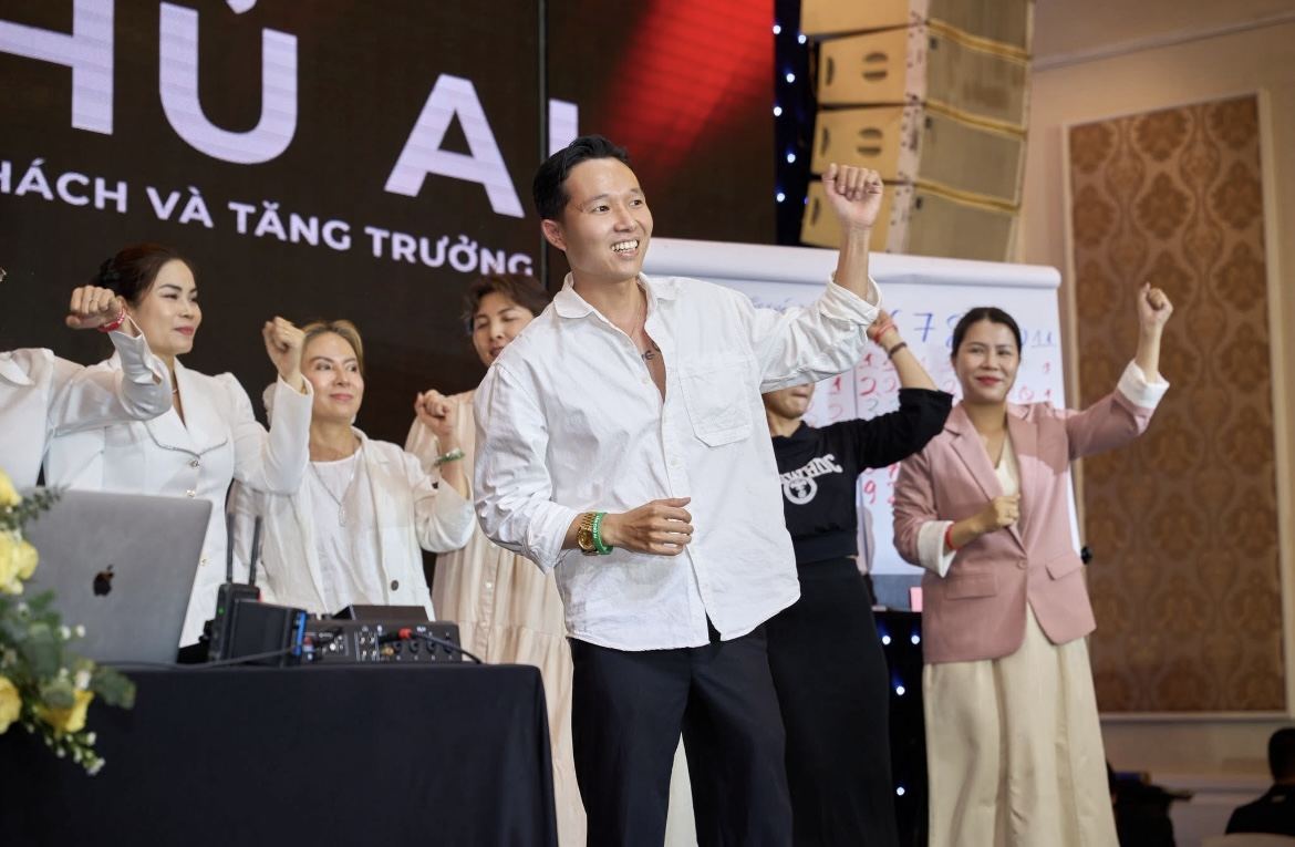 Học viên thực hành tại lớp